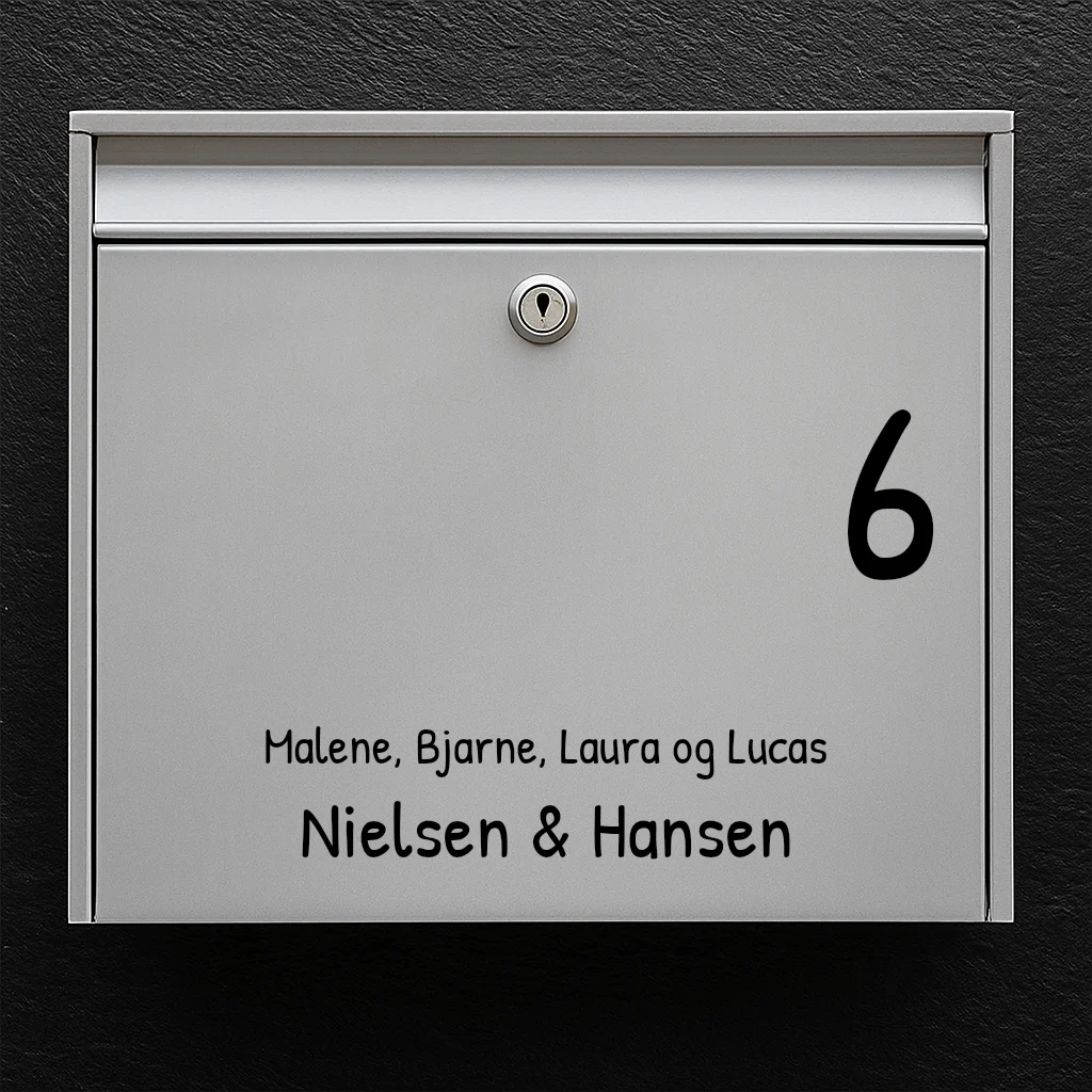 Postkassesticker – valgfri skrifttype: husnummer i højre hjørne, fornavne & to efternavne